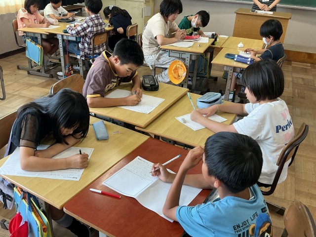 メモを取っている様子