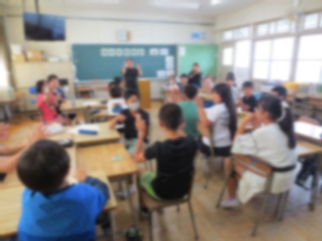 手話に取り組む児童（1組）