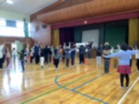 「船長」の命令を聞いて動く子供たち