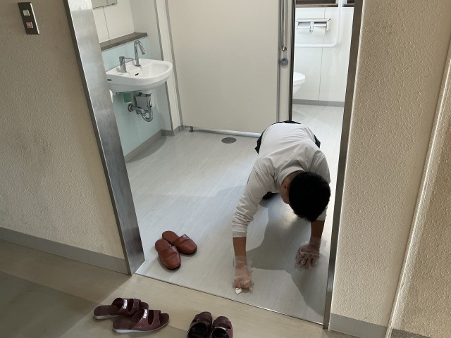 体育館男子トイレ